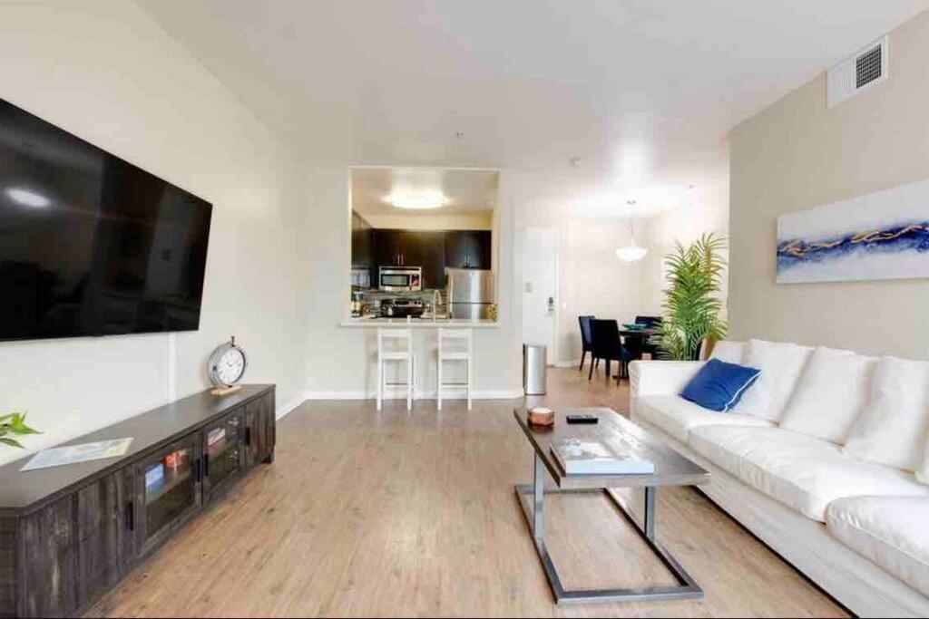 The Nest A Spacious 1 Bedroom Apartment With A Pool View 로스앤젤레스 외부 사진