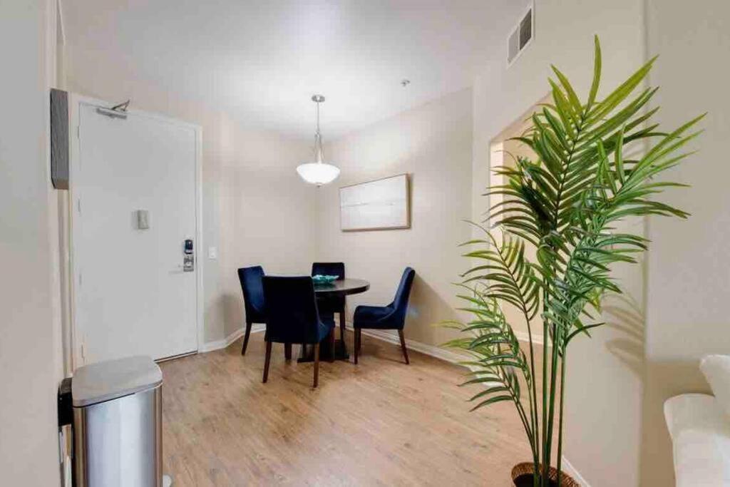 The Nest A Spacious 1 Bedroom Apartment With A Pool View 로스앤젤레스 외부 사진