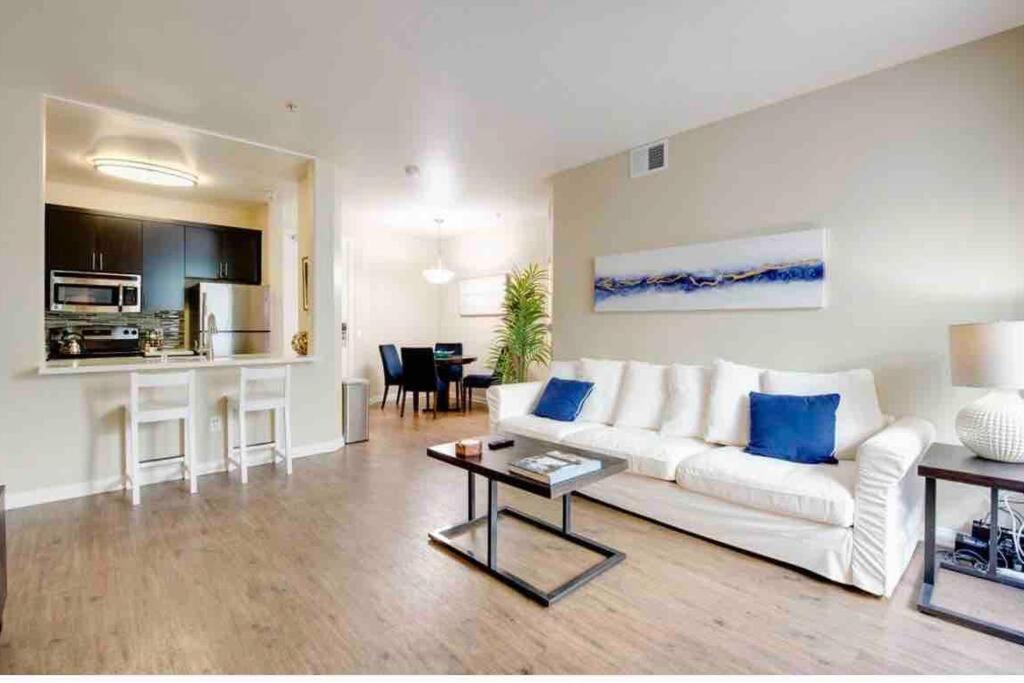 The Nest A Spacious 1 Bedroom Apartment With A Pool View 로스앤젤레스 외부 사진