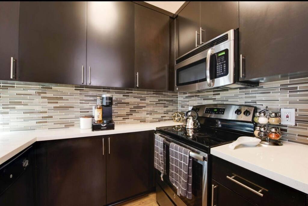 The Nest A Spacious 1 Bedroom Apartment With A Pool View 로스앤젤레스 외부 사진